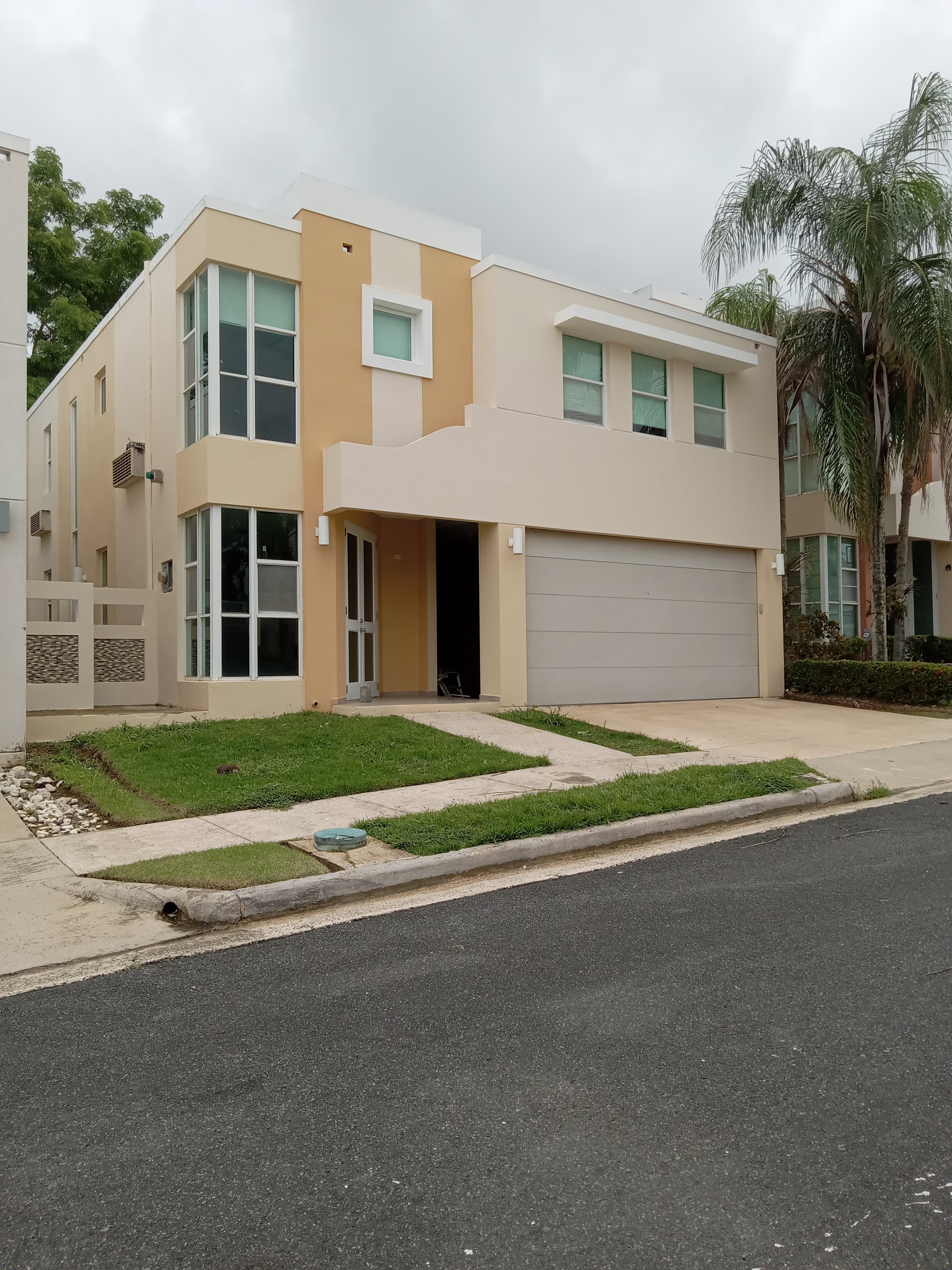 Vive en Mirabella Village and Club | Amplia Casa en Alquiler