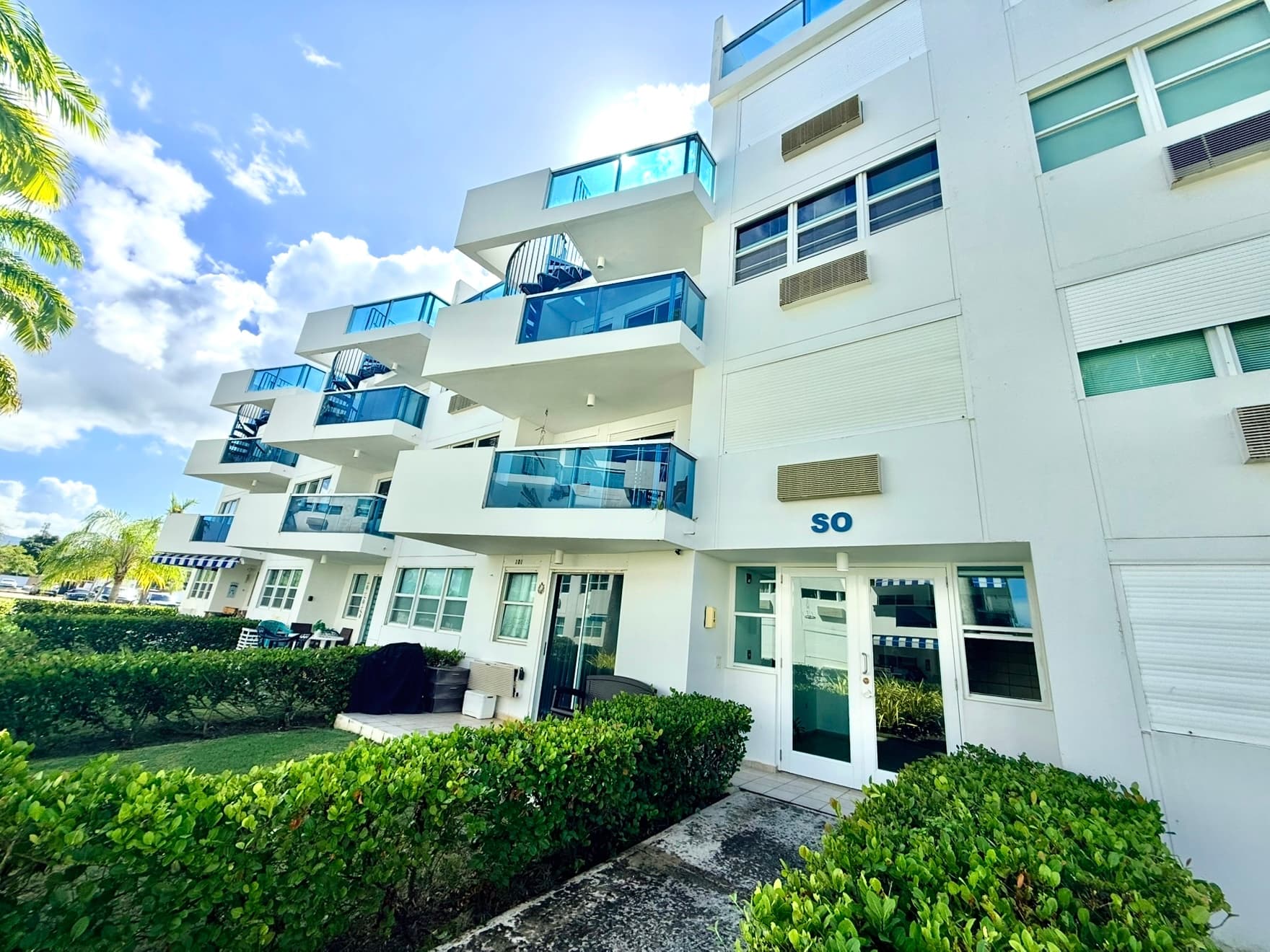 ¡APARTAMENTO JUNTO AL MAR EN LOÍZA!
